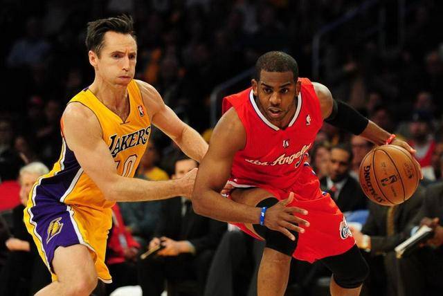 群众挥舞着 群众挥舞着